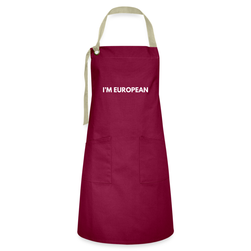 "I'M EUROPEAN" - Kontrastschürze - burgundy / desert sand